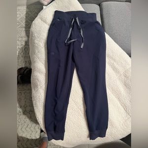 FIGS medium petite jogger scrub pants